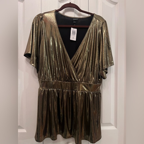 NWT Torrid 2 Gold Liquid Shine Knit Surplice Peplum Dressy Top, Size 2X 18 20 - Picture 2 of 2
